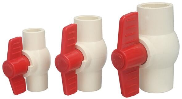 UPVC صمام كروي أحادي الاتحاد مزود بمقبس أو خيط BSPT